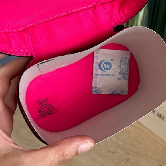 Dior Fuchsia Cosmetic Case - Picture 4 of 4